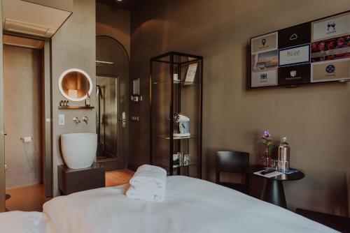 Ένα ή περισσότερα κρεβάτια σε δωμάτιο στο Boutique Hotel Blue - Quality Lodgings