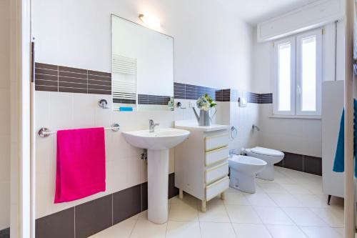 Phòng tắm tại Appartamento Attico Bellariva - MyHo Casa