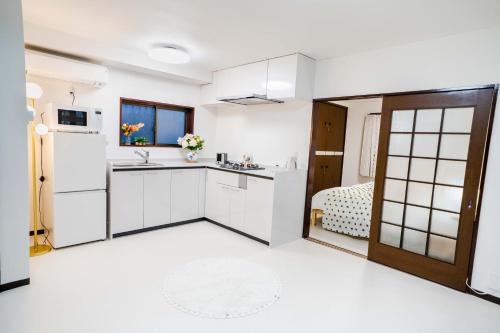 102Room,Free parking just a 7-minute walk from Koiwa tram stop This spacious 75-square-meter flats features two large bedrooms and can accommodate up to seven guests