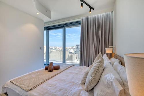 Postel nebo postele na pokoji v ubytování Mercury Suites 1BR Apartment - 7th Floor