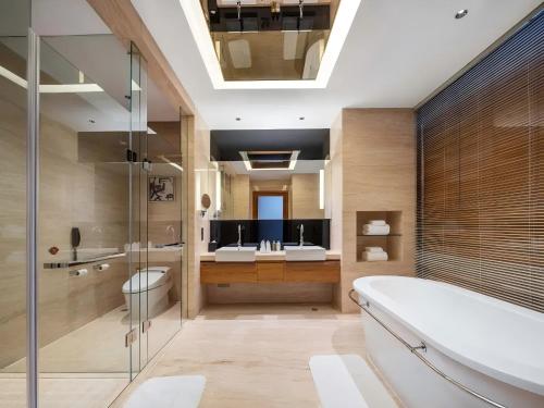 Ванная комната в Grand Madison Kunshan Huaqiao