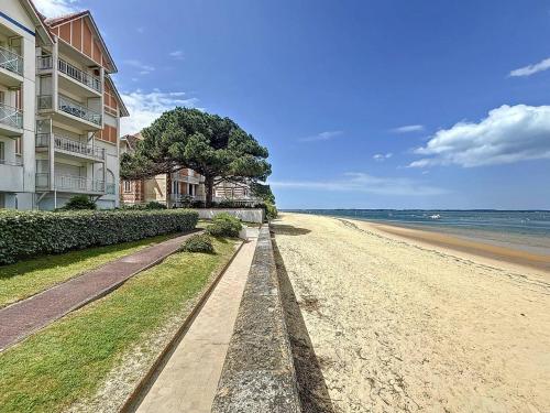 Appartement 4 chambres avec terrasse et parking à Arcachon, accès direct aux plages