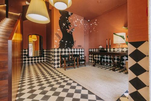 a hallway with a black and white checkered floor at Gran Cruz Apartments in Vila Nova de Gaia