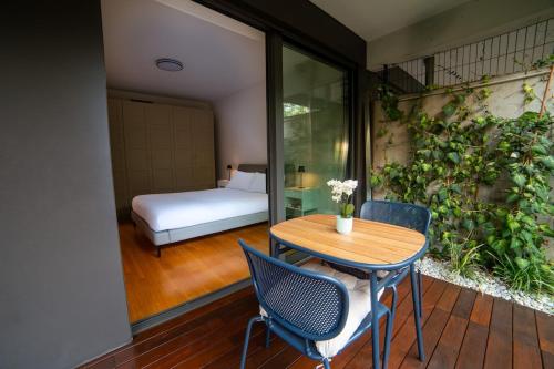 One-bedroom Apartment Unit G with Garden