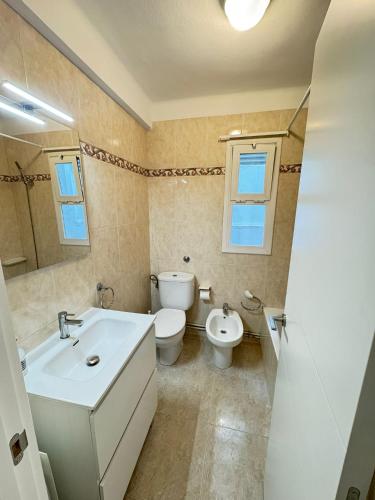 APARTAMENTO PRIMERA LINEA MAR CAMBRILS cerca PUERTO