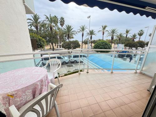 APARTAMENTO PRIMERA LINEA MAR CAMBRILS cerca PUERTO