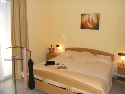a bedroom with a bed and a painting on the wall at Hotel Ristorante Miravalle in Teglio