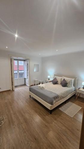 a bedroom with a large bed in a room at Lisbon Prime Residence Rato - Casa de Hóspedes in Lisbon