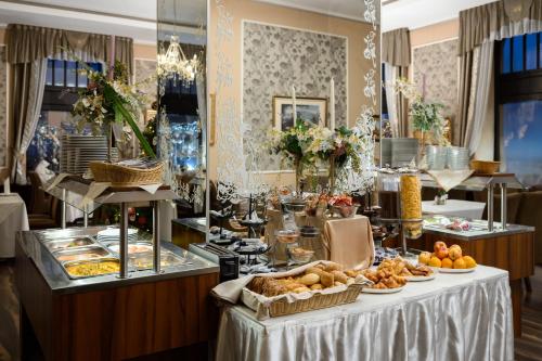 Jídlo v hotelu nebo okolí