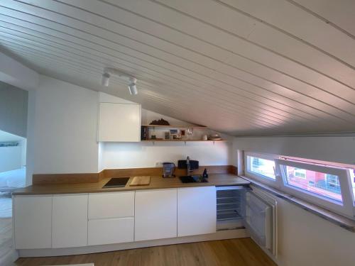 Brand New Cozy Challet-10'm walk to the Beach