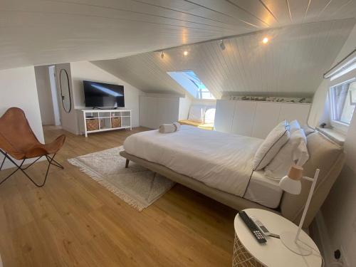 Brand New Cozy Challet-10'm walk to the Beach