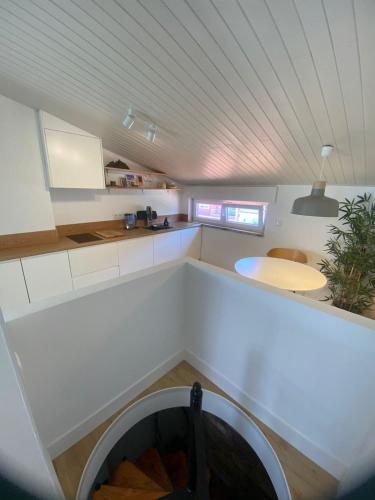 Brand New Cozy Challet-10'm walk to the Beach