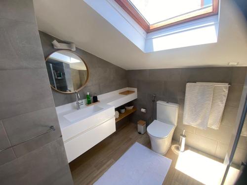 Brand New Cozy Challet-10'm walk to the Beach