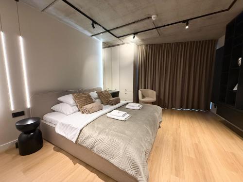En eller flere senge i et værelse på Modern Apartment Gdańsk Luxury Stay