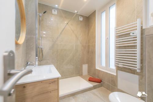 Phòng tắm tại MBA - Wonderful apartment - close to transportation