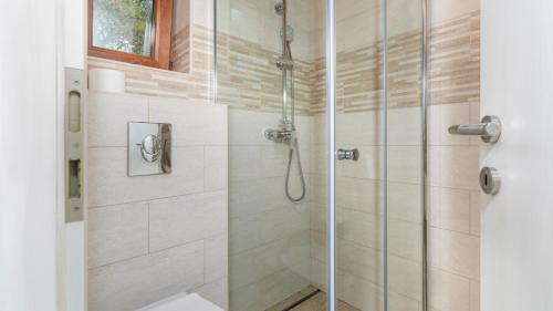 Et badeværelse på Villa Gostinjac 1 with pool Krk by Villas Guide