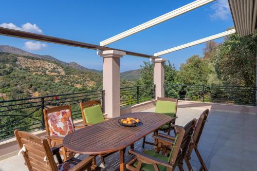 En generel udsigt til bjerge eller udsigt til bjerge taget fra feriehuset