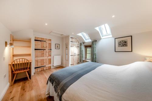 Ένα ή περισσότερα κρεβάτια σε δωμάτιο στο 4 Bed in Derwenlas oc-c29244