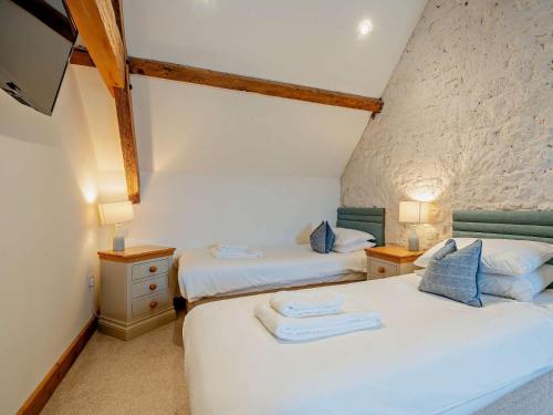 En eller flere senge i et værelse på 3 Bed in Melbury Abbas 48804