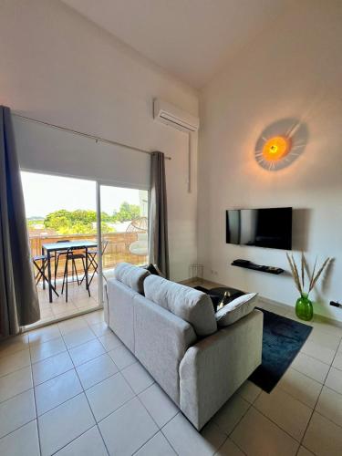 Air-conditioned studio with mezzanine in Cayenne