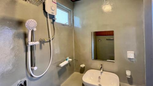 Et badeværelse på Stargaze Ridge Retreat Beragala Haputhale