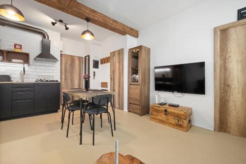 Cozy Old Town Secure Private Parking Self Check In