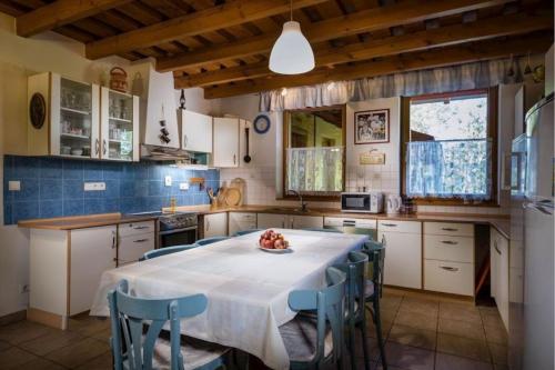 Η κουζίνα ή μικρή κουζίνα στο KAPINA sk - Holiday Homes