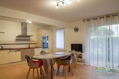 109 - Appartement T3 lumineux à quelques mètres de la plage de Sables-D'or-Les-Pins.