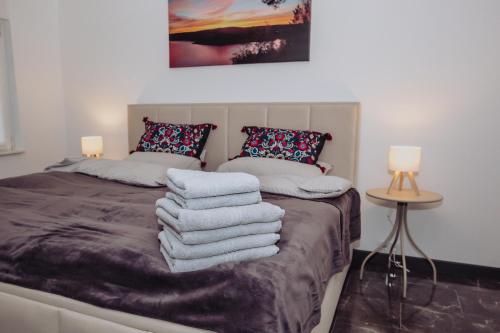 En eller flere senge i et værelse på Casa Hürtgenwald 4 Z für 5Personen