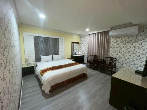 Ένα ή περισσότερα κρεβάτια σε δωμάτιο στο TC Hotel