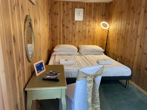 Ένα ή περισσότερα κρεβάτια σε δωμάτιο στο K&B Residence