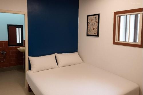 Ένα ή περισσότερα κρεβάτια σε δωμάτιο στο 鳥藝古厝民宿 得月樓館