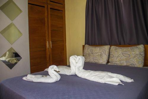 Postel nebo postele na pokoji v ubytování City Sea Exclusive Colonial Gem with Ocean View