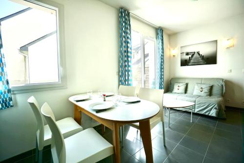 En eller flere senge i et værelse på Cabane aux étoiles -piscine-golf à 50m