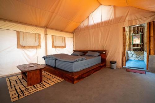 a bedroom with a bed in a tent at Pemimpi Sumba in Lambatama