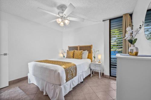 En eller flere senge i et værelse på Maalaea Banyans 105