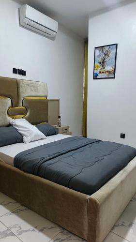 Postel nebo postele na pokoji v ubytování Royal Nest Apartments