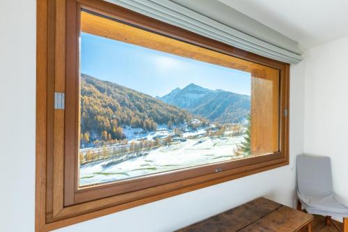 En generel udsigt til bjerge eller udsigt til bjerge taget fra lejligheden