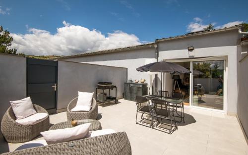 LA SUITE terrasse, wifi,parking,clim