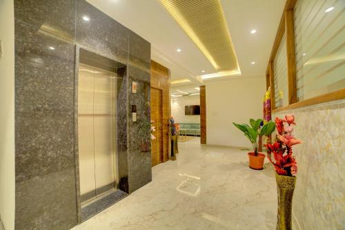 Ένα μπάνιο στο Hotel AeroStay Bangalore Airport