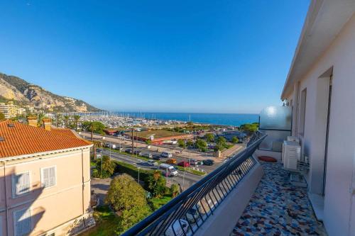 98GB - Nice 2P with terrace and side sea view