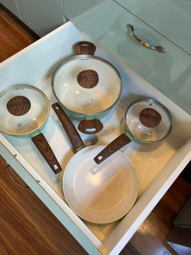 three serving utensils in a tray in a drawer at Cabana Sol do Norte in Brumadinho