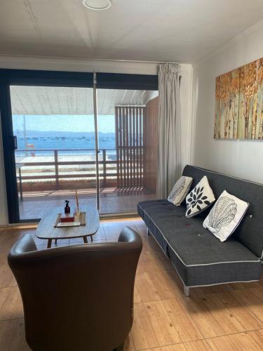 a living room with a couch and a table at Loft Tongoy 1 frente al mar in Coquimbo