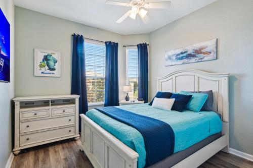 a bedroom with a bed and a ceiling fan at 3BR Windsor Hills Condo Water Park and Skeeball Near Disney No Resort Fees in Orlando