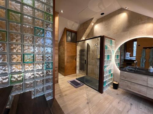 Phòng tắm tại L'Atelier Cosy & moderne, terrasse près nature