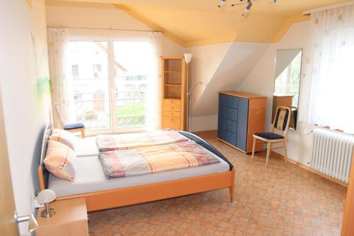 a small bedroom with a bed and a window at Ferienwohnung und Pension Antje Ekert in Uhldingen-Mühlhofen