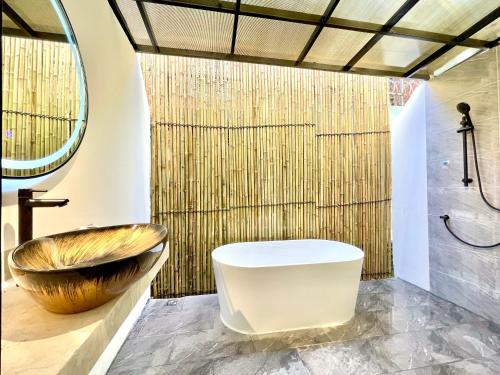 Ένα μπάνιο στο SKY MANSION - Heritage Khmer House