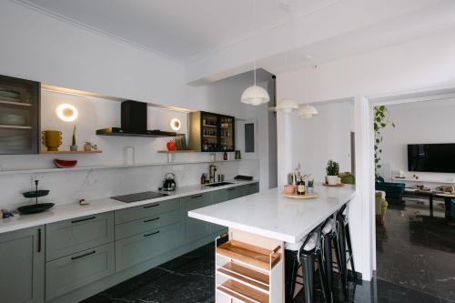 Unique 2BD 115m2 Design Apt with airconditioning near Acropolis