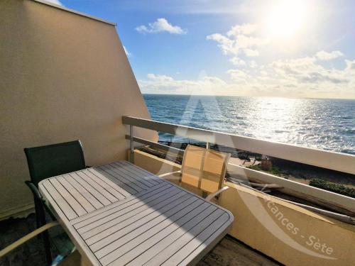 STUDIO 1ERE LIGNE MER AVEC PKG QUARTIER CORNICHE