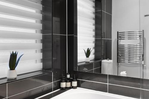 Koupelna v ubytování Lovely 4b Stay- Ideal for Contractors & Families